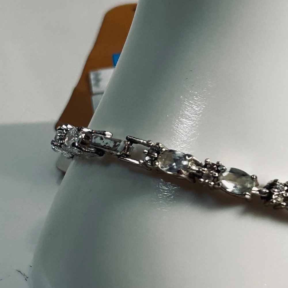 Monet Silver‎ Tone Oval and Round Crystal Tennis Bracelet QQRU4514 New